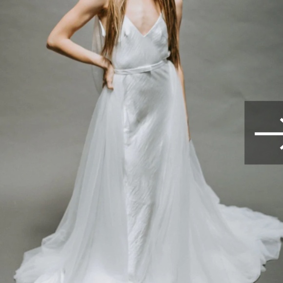 Untamed Petal Overskirt - Picture 2 of 4